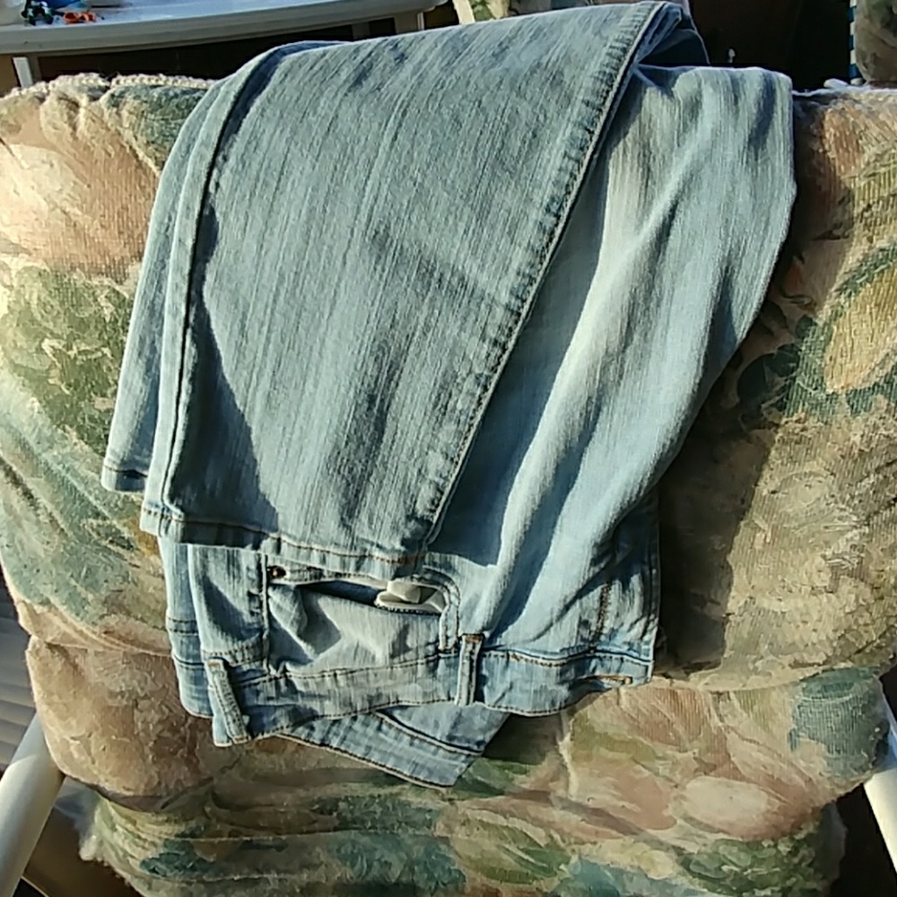 *FINAL PRICE-DROP* Light wash Skinny Jeans